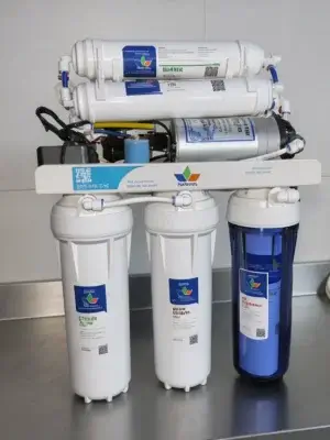 Osmoseur TECOMEN 6 ST 75 GPD compact avec système de filtration de l’eau en 6 étapes.